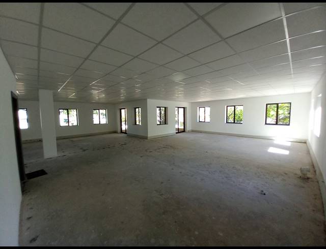 702M² OFFICE TO LET IN BRYANSTON